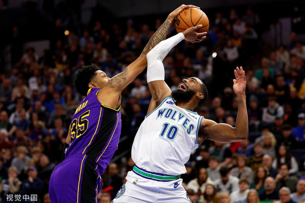 一双褴褛的 一双褴褛的