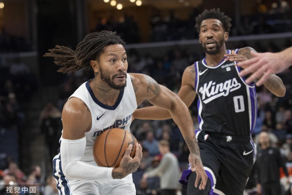 从贫民窟少年到世界之巅 维尼修斯荣膺世界足球先生.